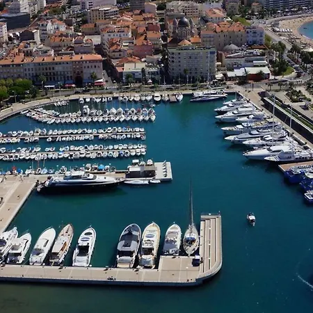 فيلة Nostra Saint-Raphaël